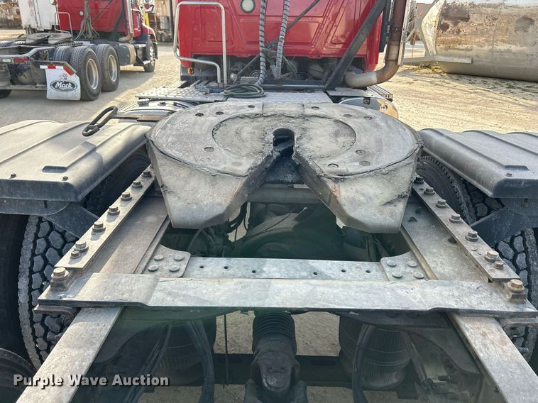 image for item EV9408 2017 Mack CXU613  semi truck