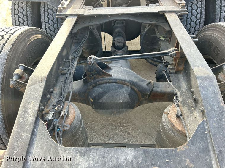 image for item EV9408 2017 Mack CXU613  semi truck