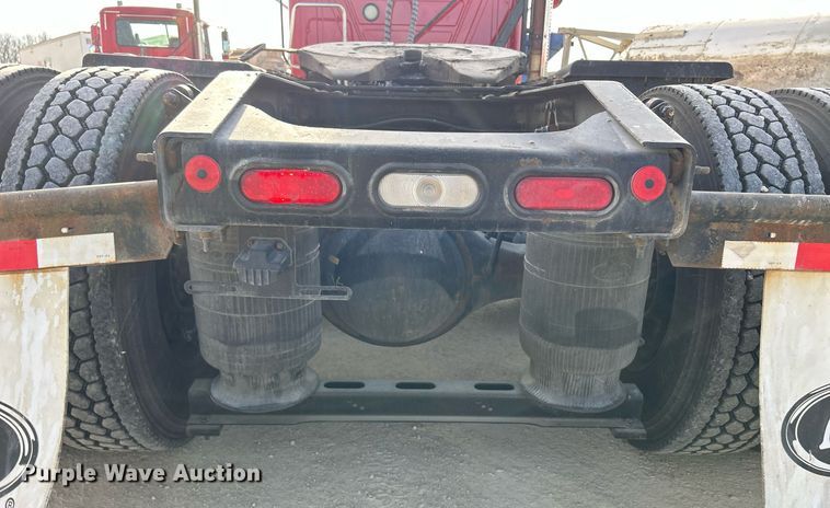 image for item EV9408 2017 Mack CXU613  semi truck