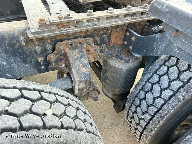 image for item EV9408 2017 Mack CXU613  semi truck