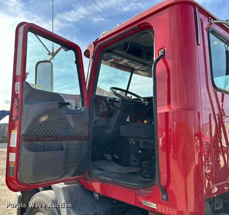 image for item EV9408 2017 Mack CXU613  semi truck