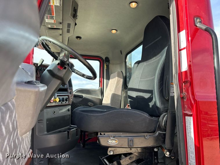 image for item EV9408 2017 Mack CXU613  semi truck