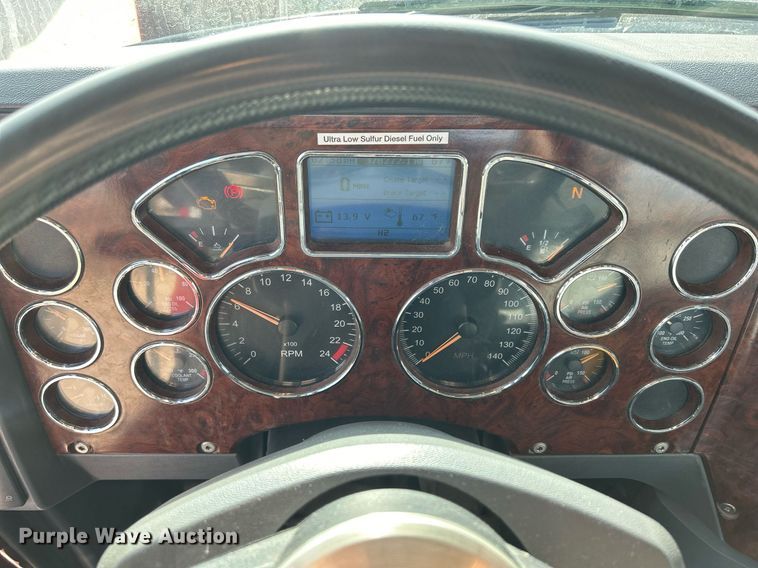 image for item EV9408 2017 Mack CXU613  semi truck