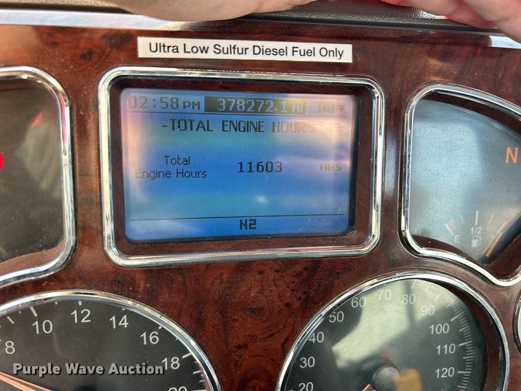 image for item EV9408 2017 Mack CXU613  semi truck