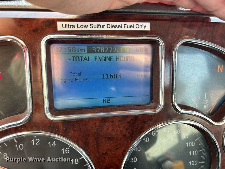 image for item EV9408 2017 Mack CXU613  semi truck