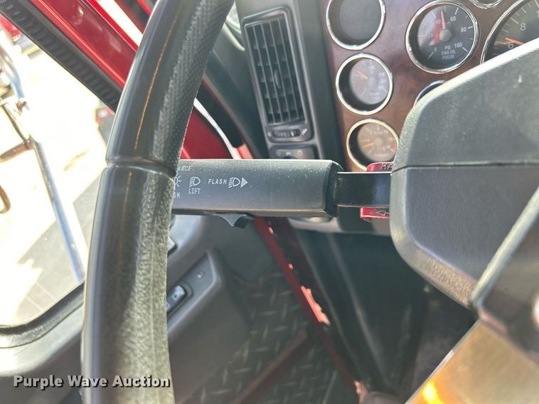 image for item EV9408 2017 Mack CXU613  semi truck