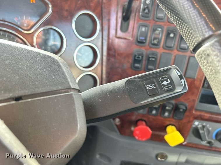 image for item EV9408 2017 Mack CXU613  semi truck