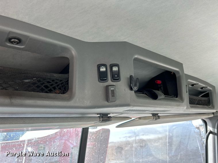 image for item EV9408 2017 Mack CXU613  semi truck