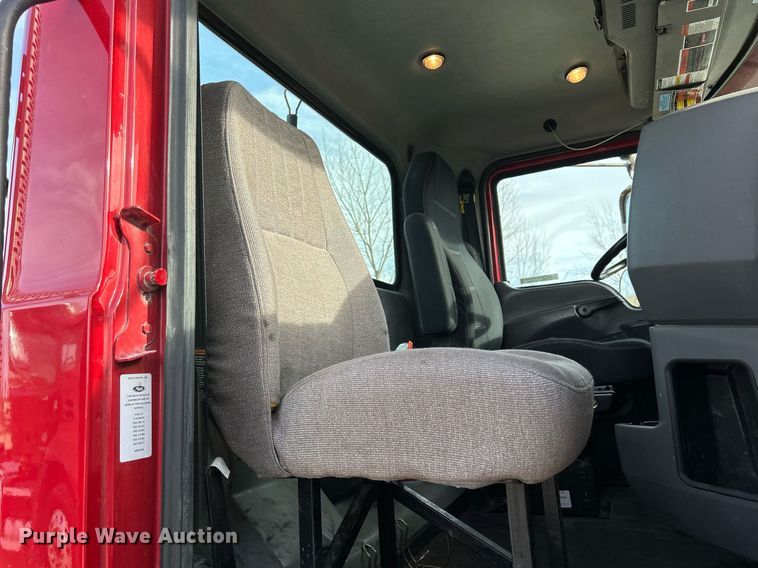 image for item EV9408 2017 Mack CXU613  semi truck