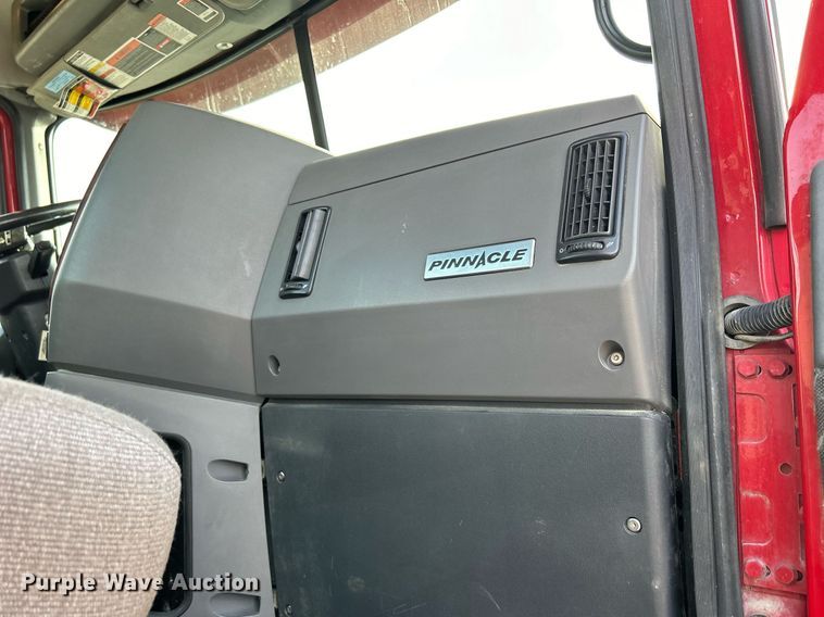 image for item EV9408 2017 Mack CXU613  semi truck