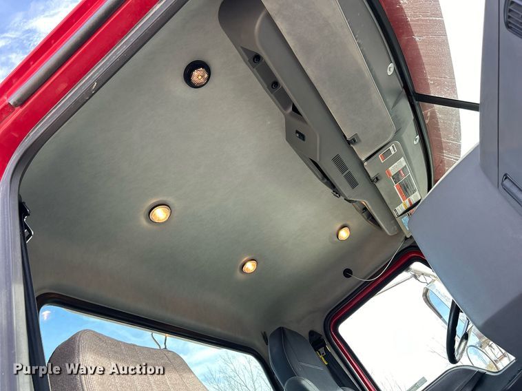 image for item EV9408 2017 Mack CXU613  semi truck