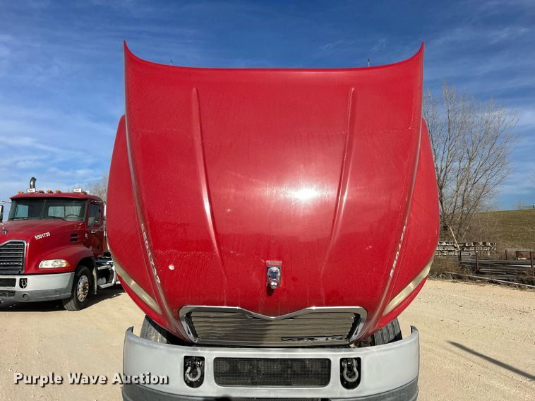 image for item EV9408 2017 Mack CXU613  semi truck