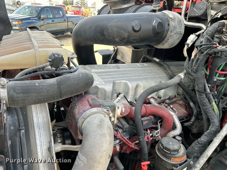 image for item EV9408 2017 Mack CXU613  semi truck