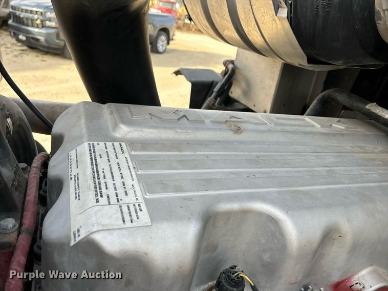 image for item EV9408 2017 Mack CXU613  semi truck