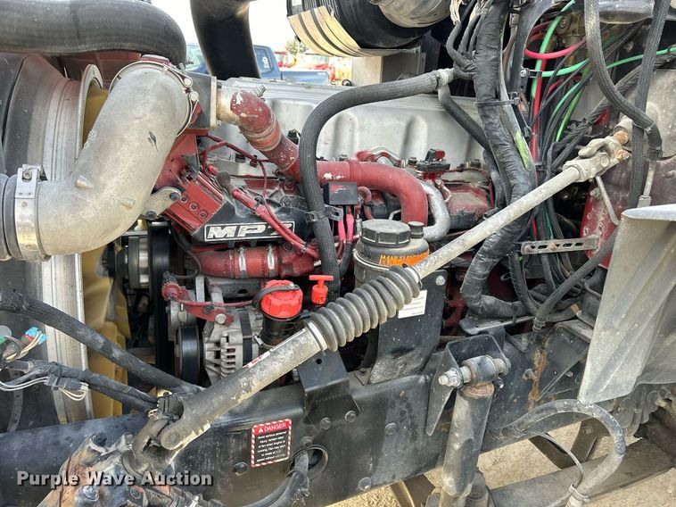 image for item EV9408 2017 Mack CXU613  semi truck