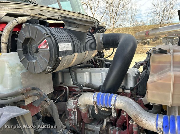 image for item EV9408 2017 Mack CXU613  semi truck