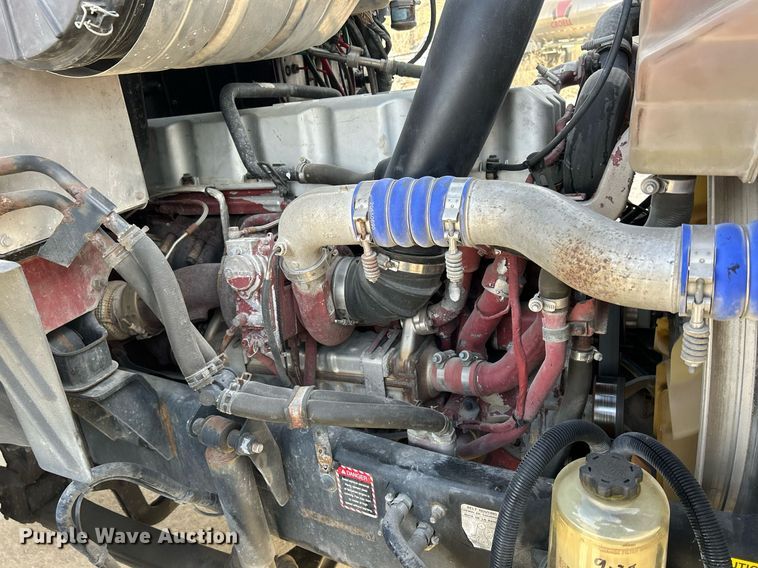 image for item EV9408 2017 Mack CXU613  semi truck