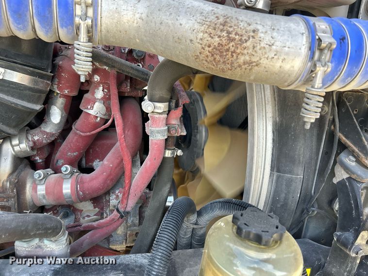 image for item EV9408 2017 Mack CXU613  semi truck