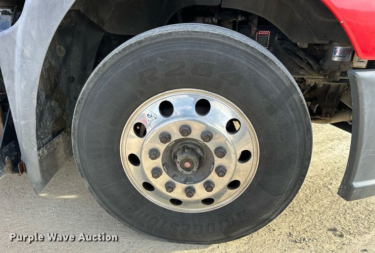 image for item EV9408 2017 Mack CXU613  semi truck