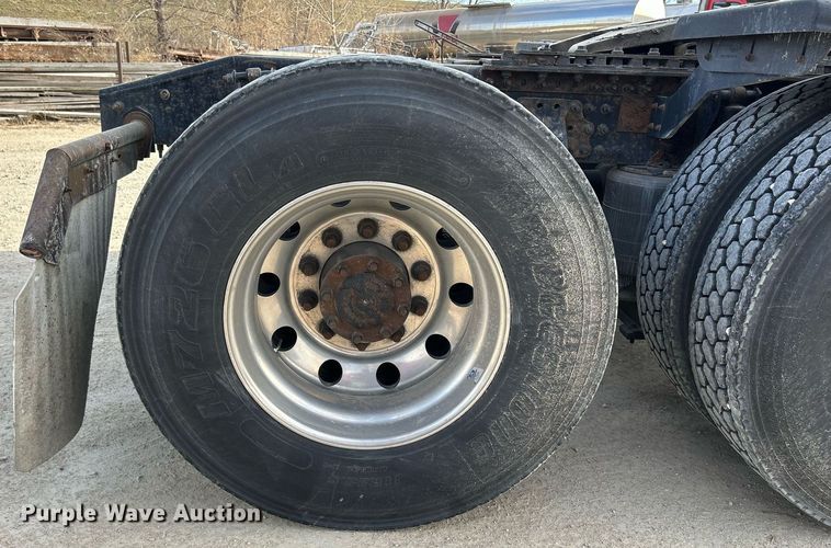 image for item EV9408 2017 Mack CXU613  semi truck