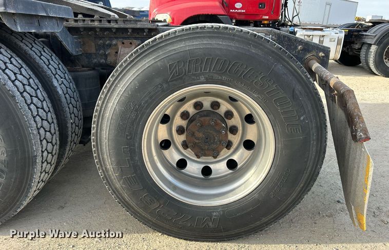 image for item EV9408 2017 Mack CXU613  semi truck