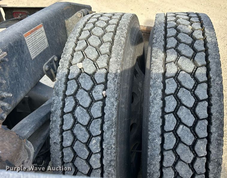 image for item EV9408 2017 Mack CXU613  semi truck