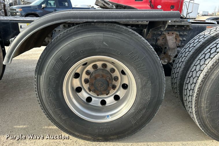 image for item EV9408 2017 Mack CXU613  semi truck