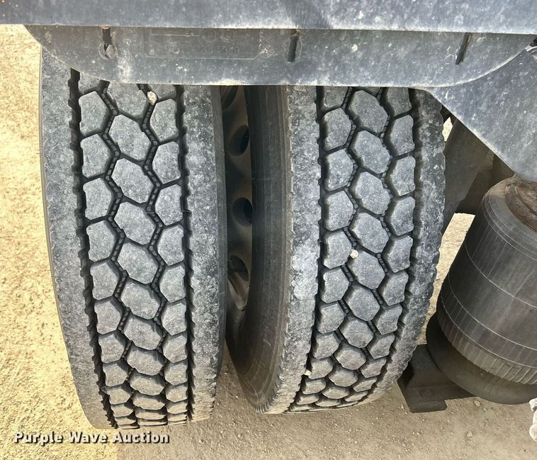 image for item EV9408 2017 Mack CXU613  semi truck