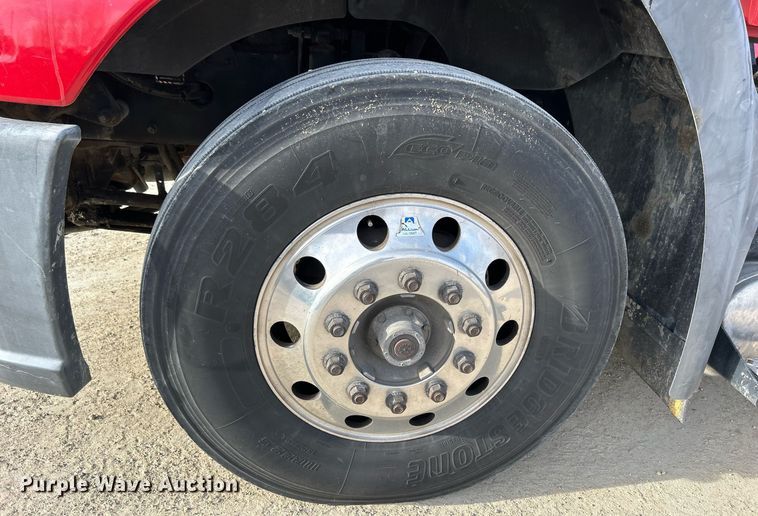 image for item EV9408 2017 Mack CXU613  semi truck