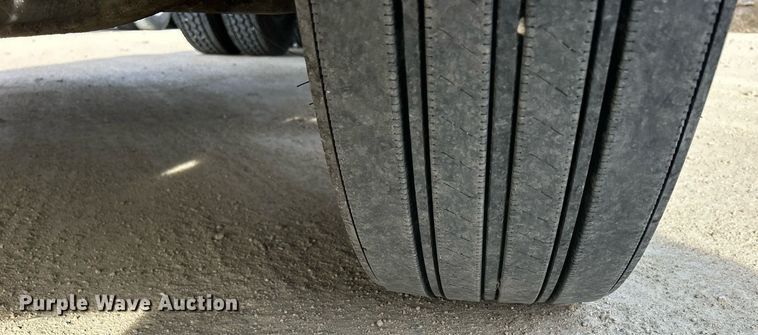 image for item EV9408 2017 Mack CXU613  semi truck