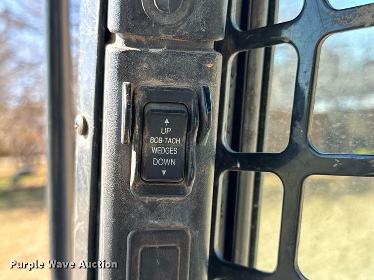 image for item GG9848 2018 Bobcat T595  tracked skid steer loader