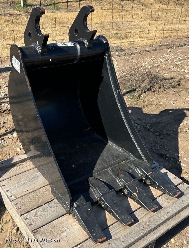 image for item GG9858 2020 John Deere  excavator bucket