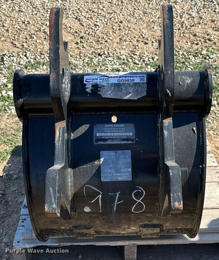 image for item GG9858 2020 John Deere  excavator bucket