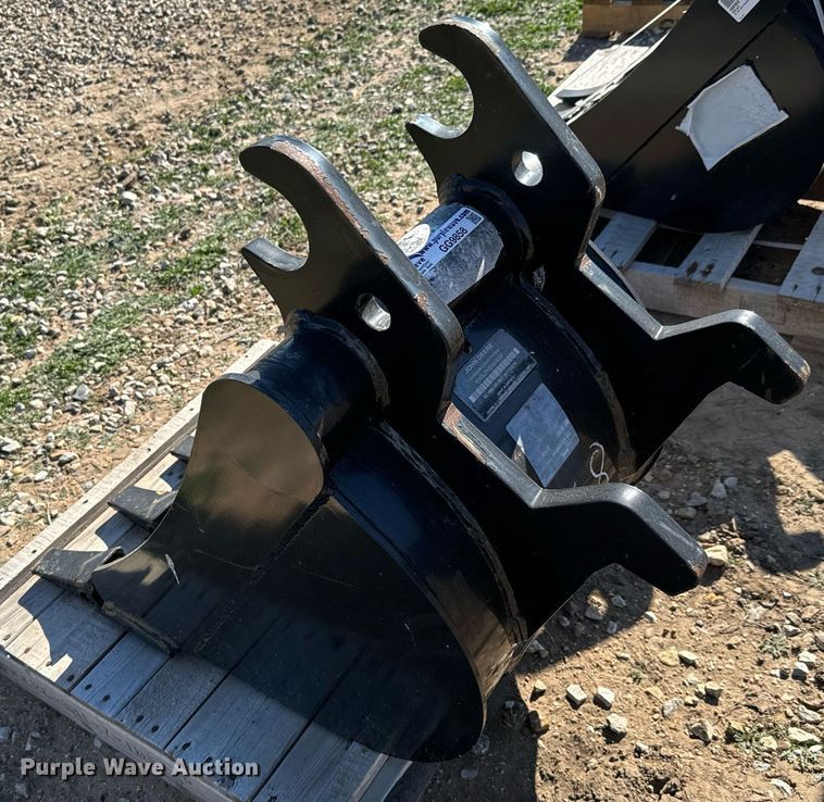 image for item GG9858 2020 John Deere  excavator bucket