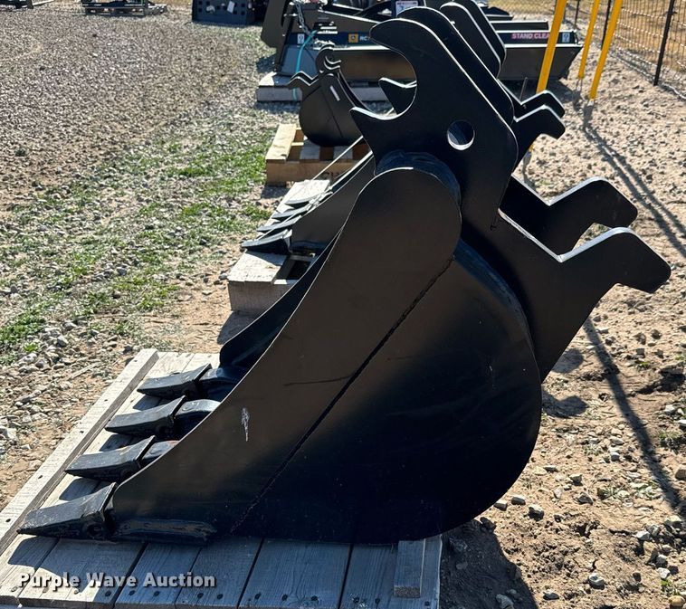 image for item GG9858 2020 John Deere  excavator bucket