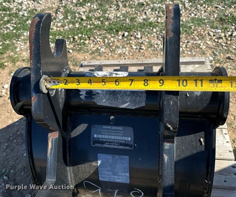 image for item GG9858 2020 John Deere  excavator bucket