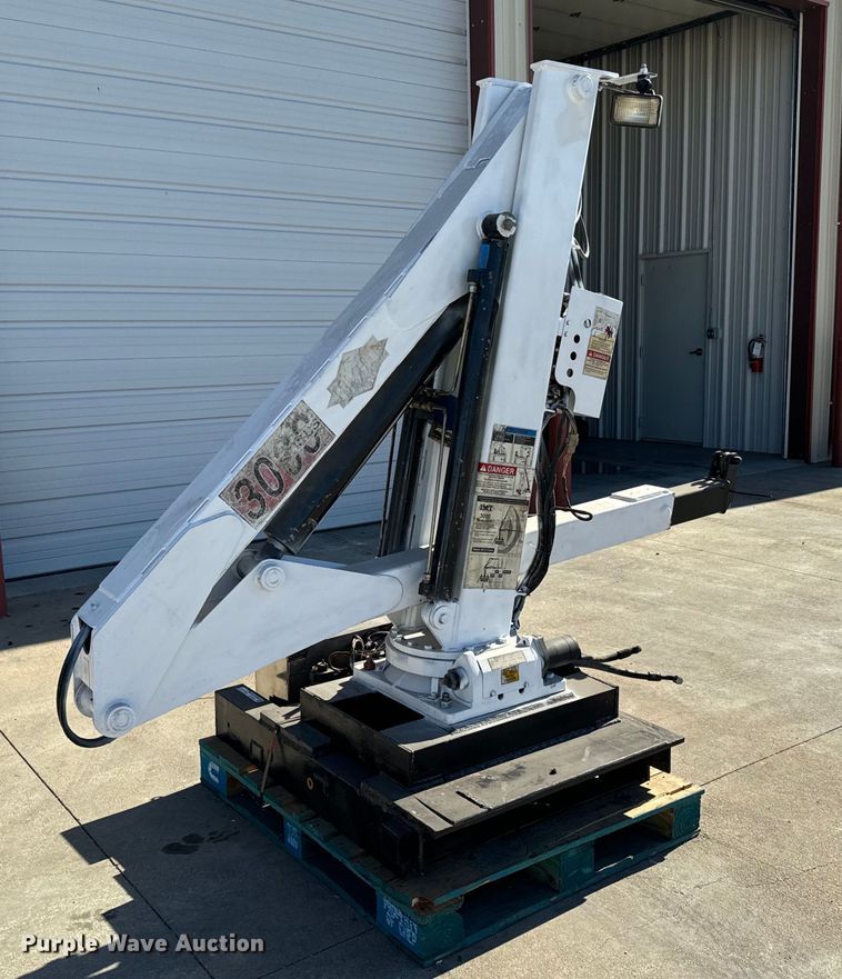 image for item GG9885 2007 IMT 445 3000  truck mounted crane