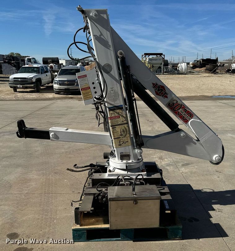 image for item GG9885 2007 IMT 445 3000  truck mounted crane