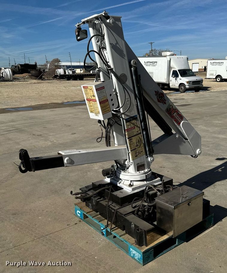 image for item GG9885 2007 IMT 445 3000  truck mounted crane