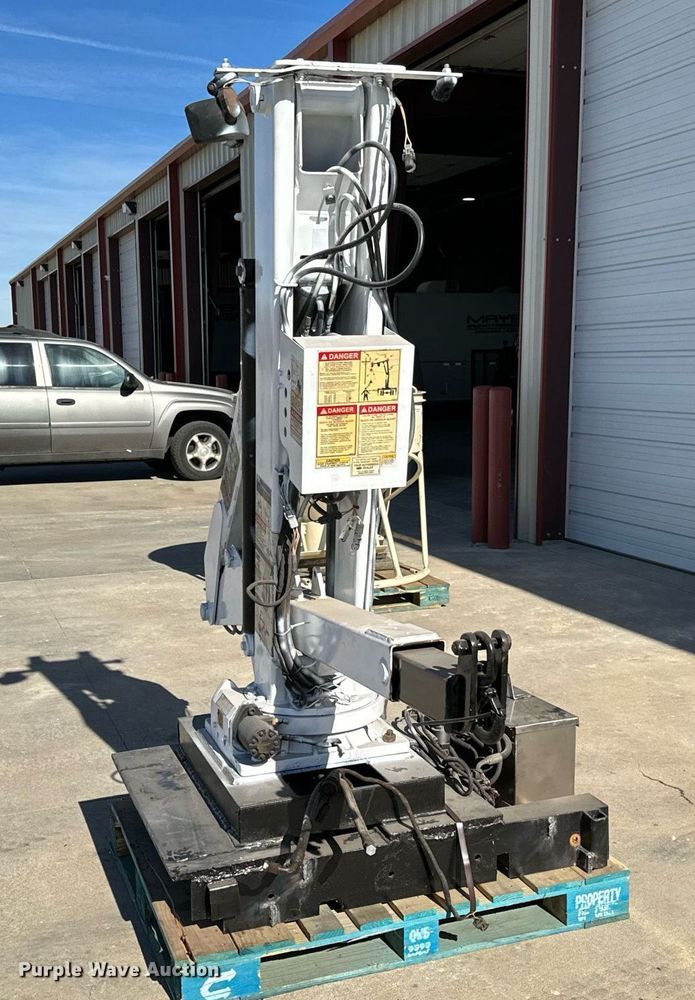 image for item GG9885 2007 IMT 445 3000  truck mounted crane