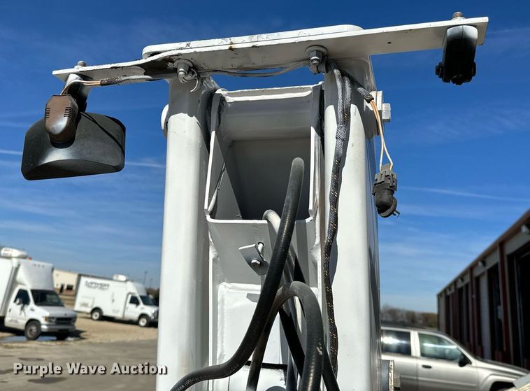 image for item GG9885 2007 IMT 445 3000  truck mounted crane