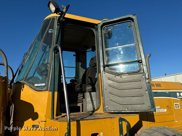 image for item GG9913 2000 Kawasaki 65TM  wheel loader