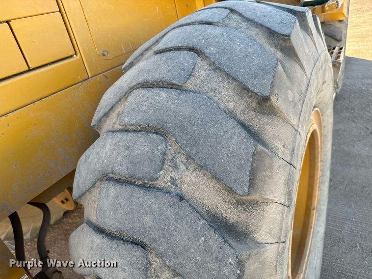 image for item GG9913 2000 Kawasaki 65TM  wheel loader