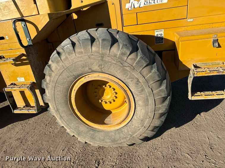 image for item GG9913 2000 Kawasaki 65TM  wheel loader