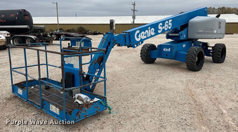 image for item IU9124 2011 Genie  boom lift