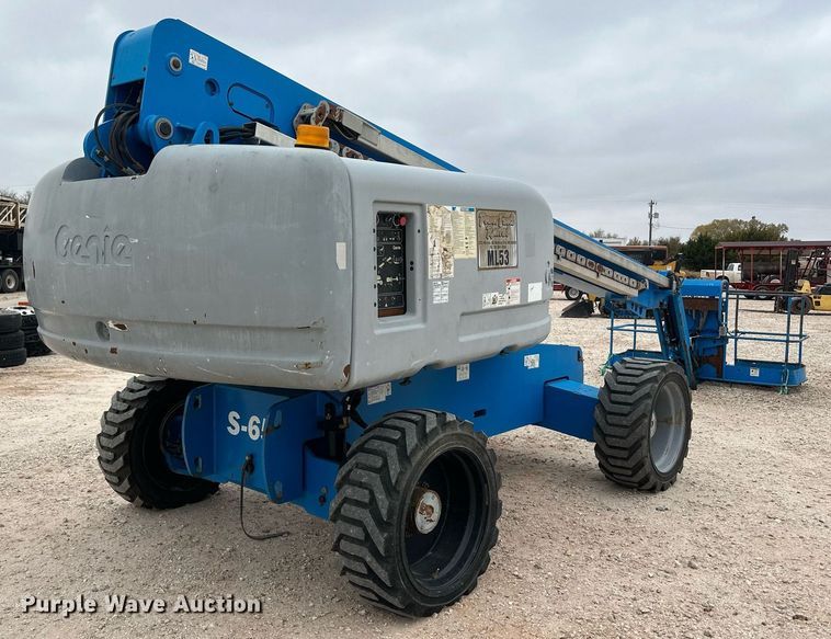 image for item IU9124 2011 Genie  boom lift