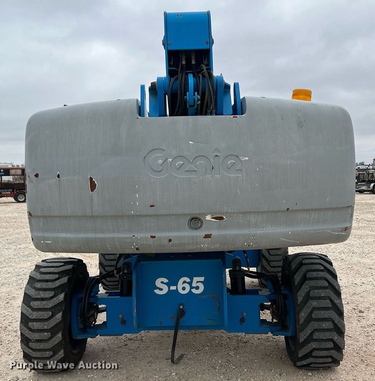 image for item IU9124 2011 Genie  boom lift