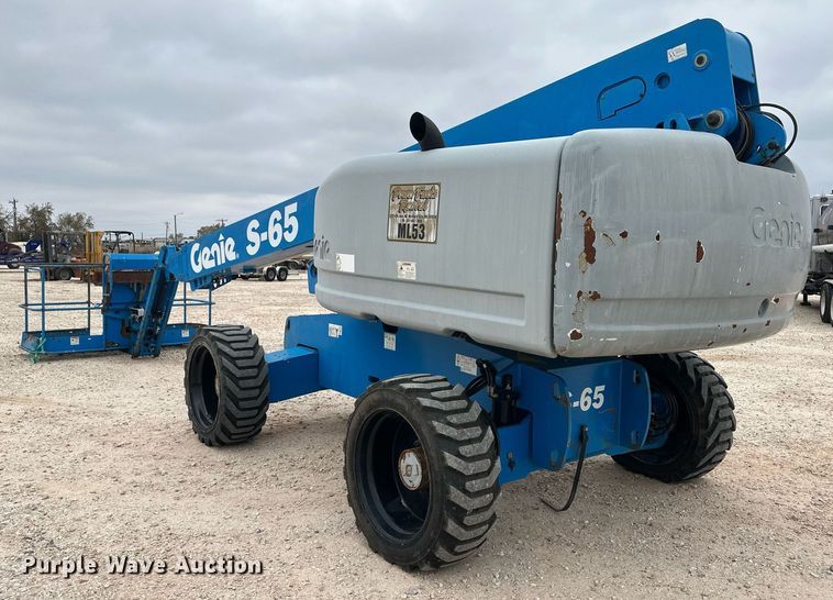 image for item IU9124 2011 Genie  boom lift