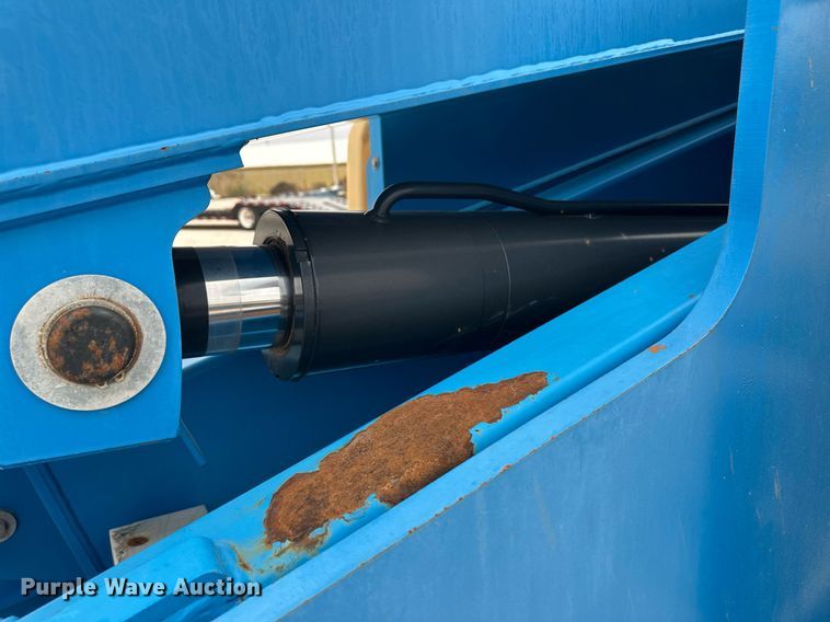 image for item IU9124 2011 Genie  boom lift