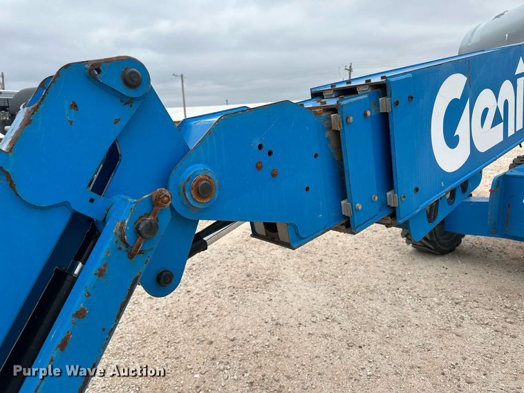 image for item IU9124 2011 Genie  boom lift